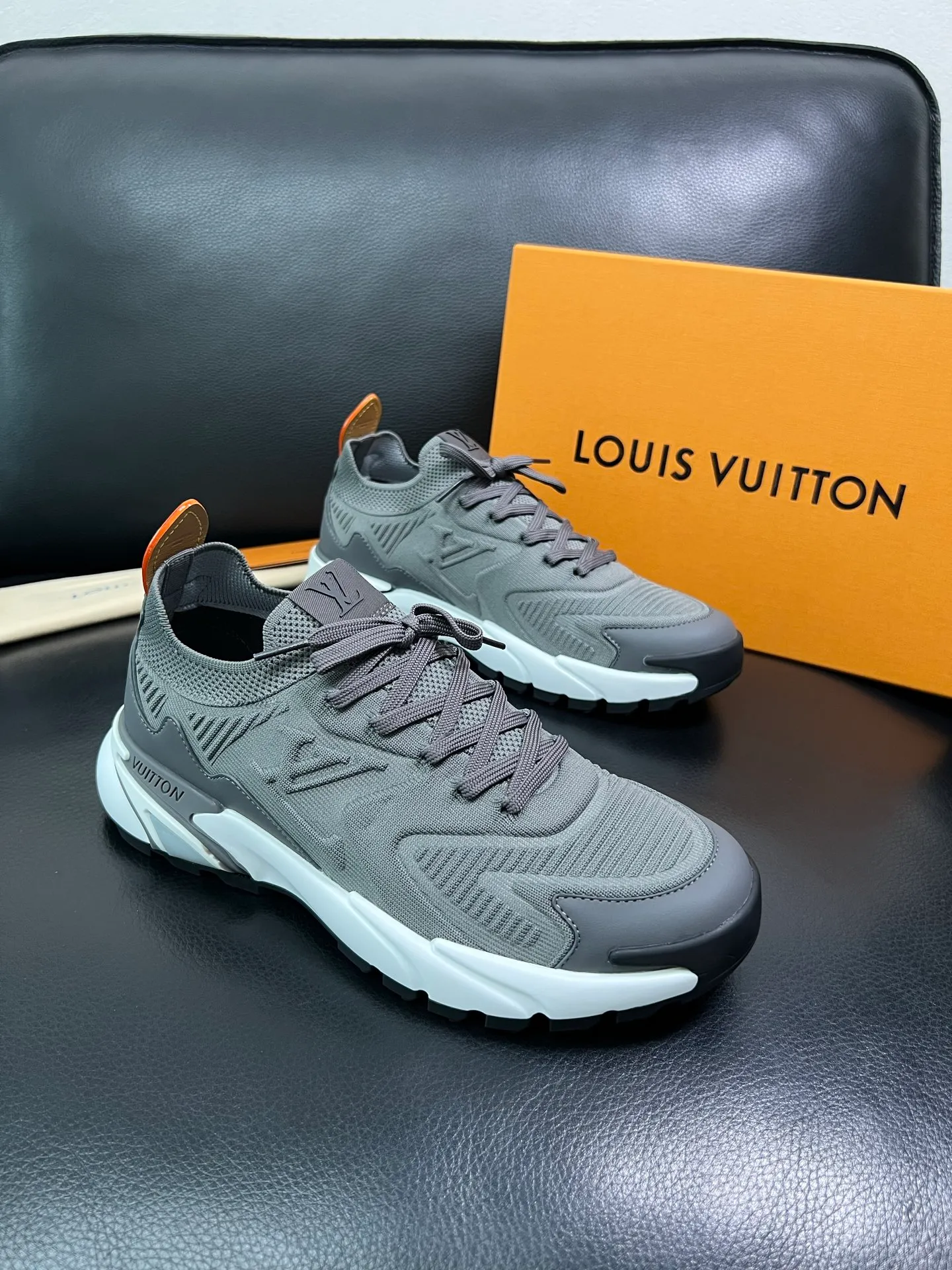 Men's shoes 💰660 Lv top purchasing Louis Vuitton Leather Shoes Counter Synchronization, imported fly woven fabrics from Italy, imported water-dyed cowhide lining, soles: original soles specially provided by the original factory, original factory follow-up orders, high quality, welcome to compare, code number 39-44 (custom-made 45) 85887